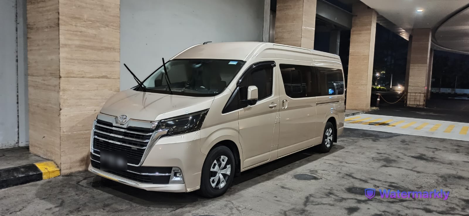 Toyota Hiace Premio