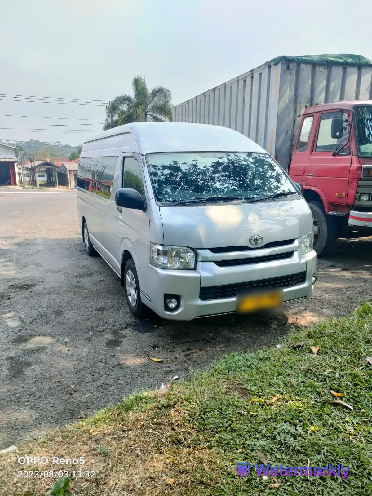 Toyota Hiace Commuter